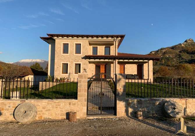 Casa in affitto 5+1 a Tirana - 1,500 Euro