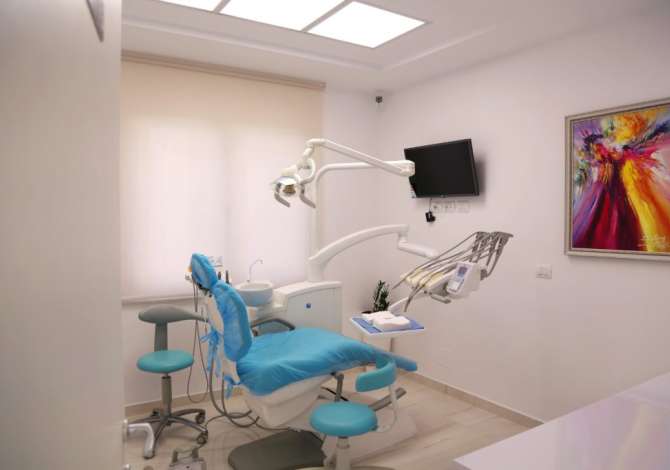 klinike dentare Klinike Dentare Vivadent ofron konsulta paraprake dhe te detajuara me mjek speci