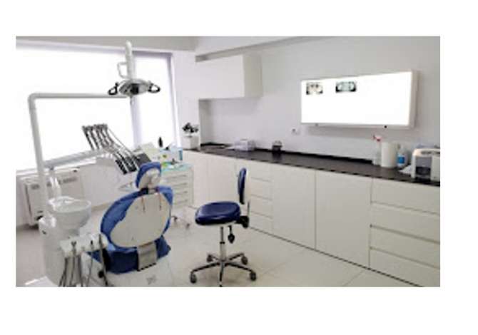 klinike dentare Klinike Dentare ofron sherbime te specializuara per implantologji ,kirurgji oral