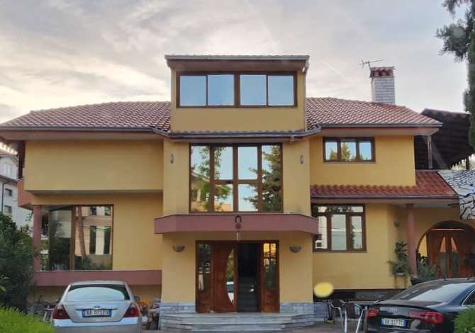 Casa in vendita 5+1 a Tirana