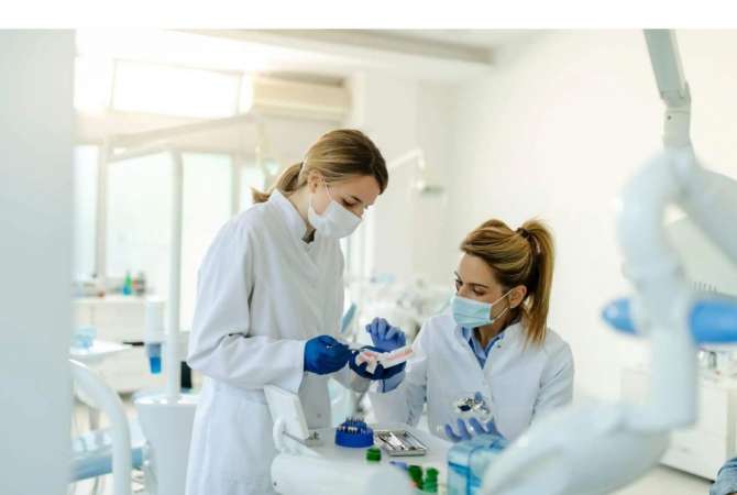Offerte di lavoro Dentista Con esperienza a Lushnja