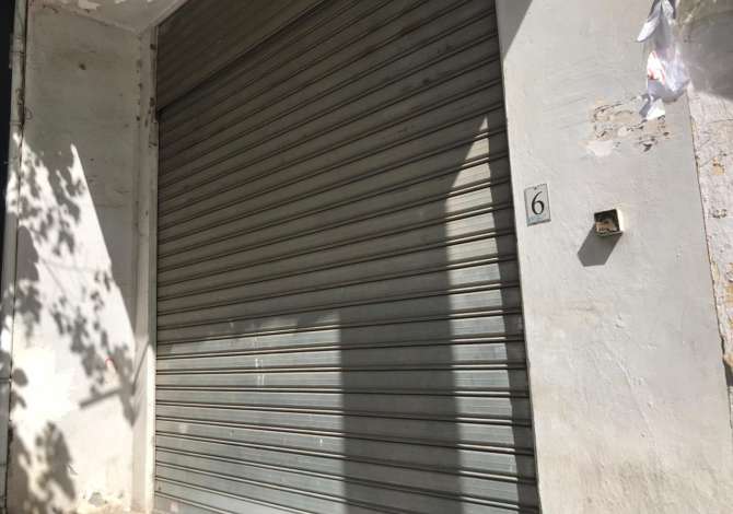 shitet dyqan ne tiran Shitet Dyqan me sip.50 m2 ne rrugen Qemal Stafa afer Shkolla kuqe Tirane.