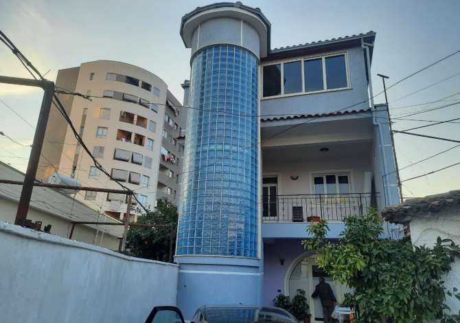 Casa in vendita 4+1 a Elbasan