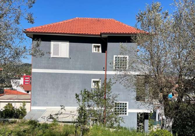 Casa in vendita 7+1 a Tirana
