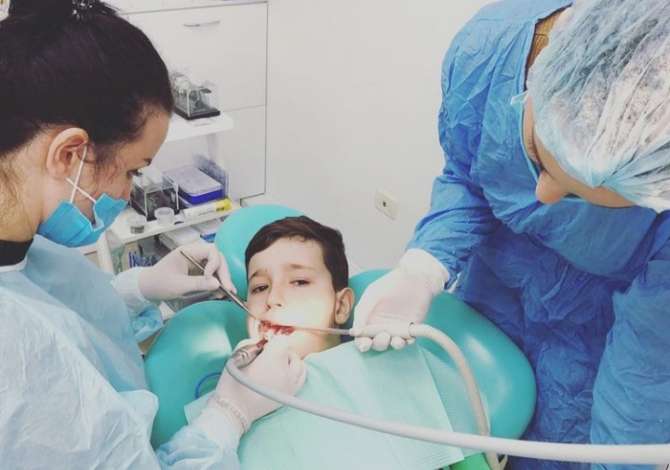 klinike dentare Isufi Royal Dental me nje staf te specializuar ne Kirurgji Orale dhe Maksilofaci